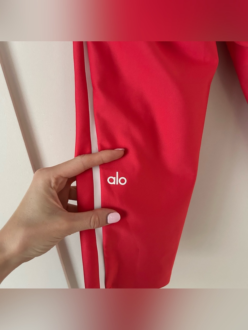 Alo Yoga Airlift High-Waist Super Sleek Contrast Capri Candy Red/White Size XS - Picture 6 of 10